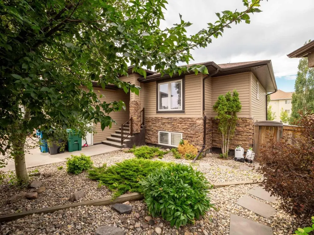 350 Mt Sunburst Way W Lethbridge AB T1K 3J9