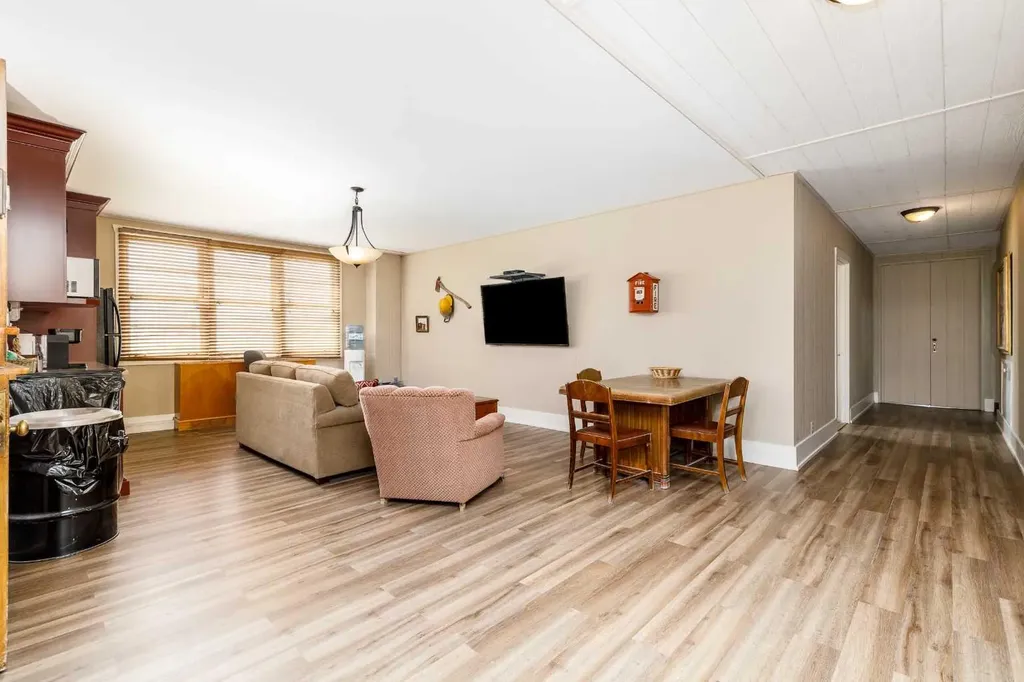 2460 36 Avenue Rural Red Deer County AB T4S 2G3