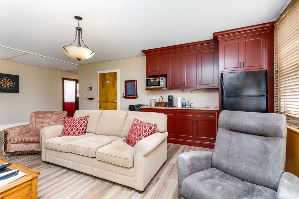 2460 36 Avenue Rural Red Deer County AB T4S 2G3