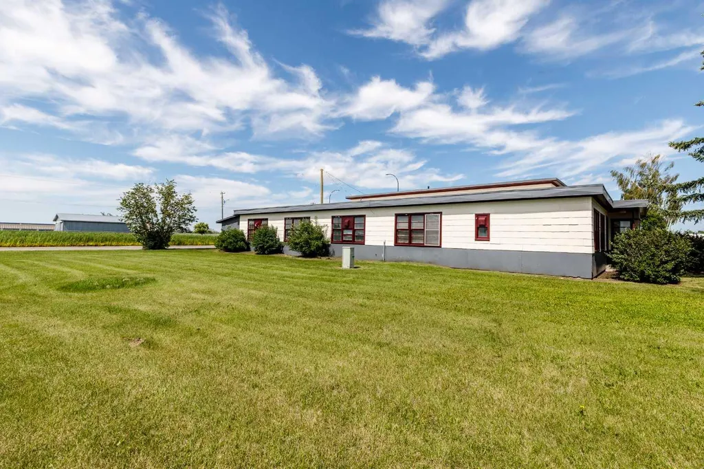 2460 36 Avenue Rural Red Deer County AB T4S 2G3