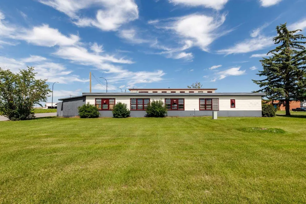 2460 36 Avenue Rural Red Deer County AB T4S 2G3