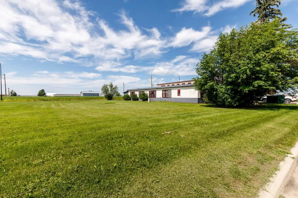2460 36 Avenue Rural Red Deer County AB T4S 2G3