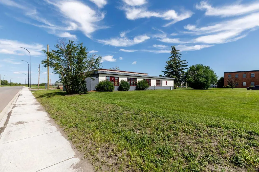 2460 36 Avenue Rural Red Deer County AB T4S 2G3