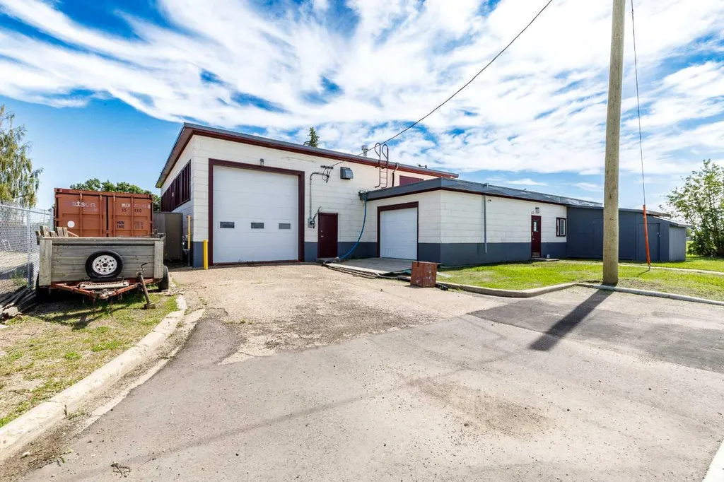 2460 36 Avenue Rural Red Deer County AB T4S 2G3
