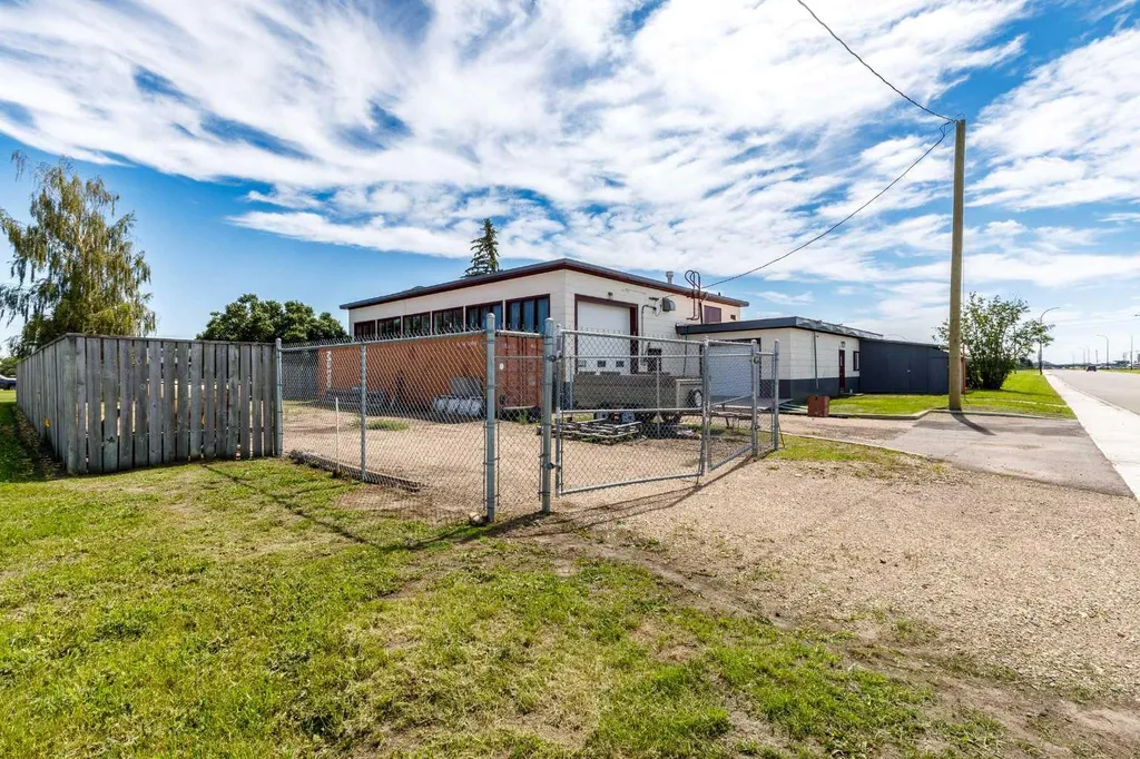 2460 36 Avenue Rural Red Deer County AB T4S 2G3