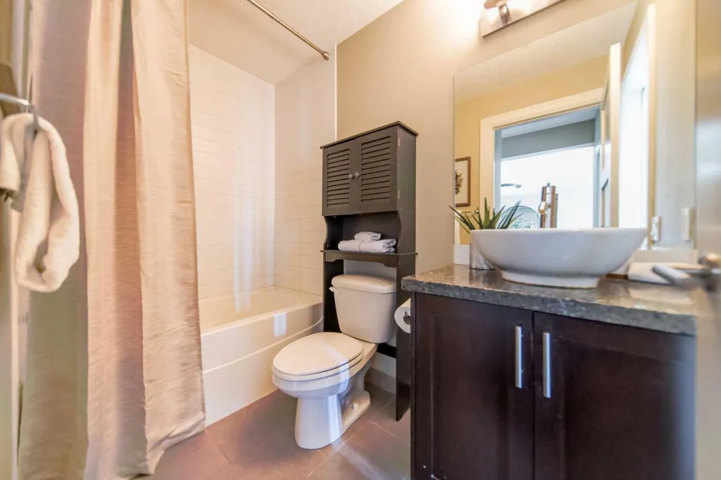 518 33 Street NW Calgary AB T2N2W4