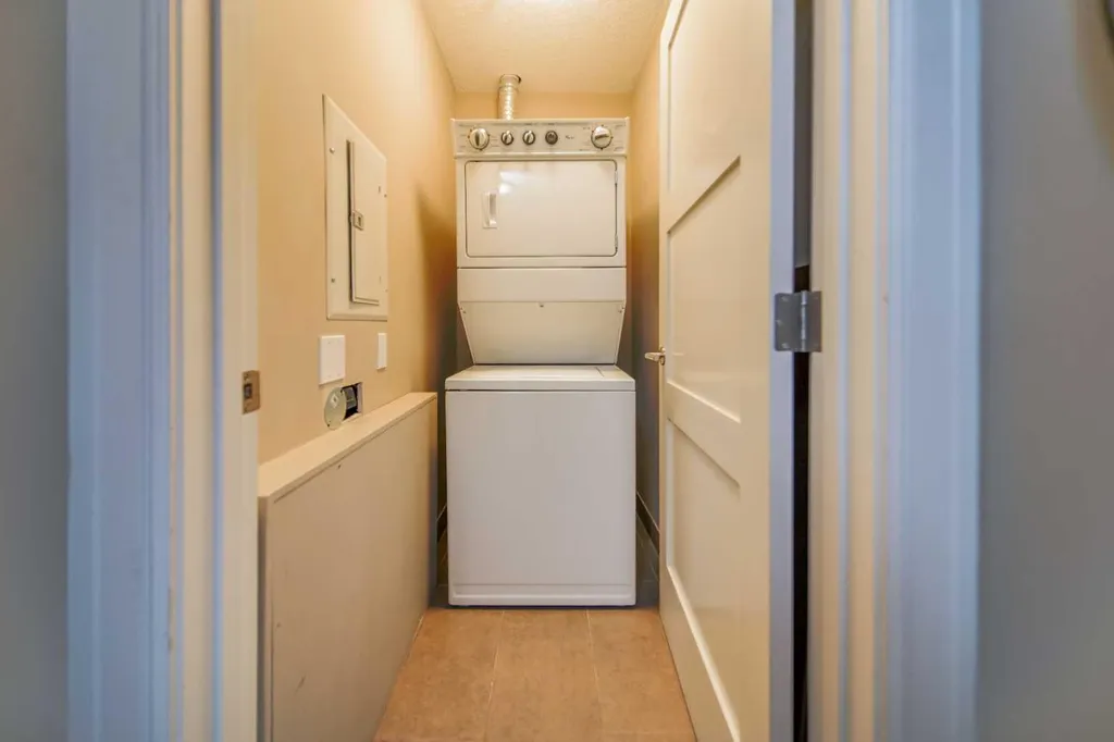 518 33 Street NW Calgary AB T2N2W4