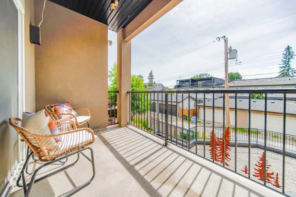 518 33 Street NW Calgary AB T2N2W4