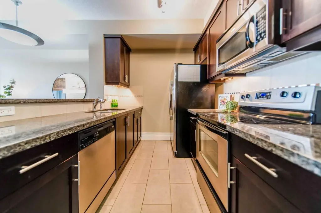 518 33 Street NW Calgary AB T2N2W4