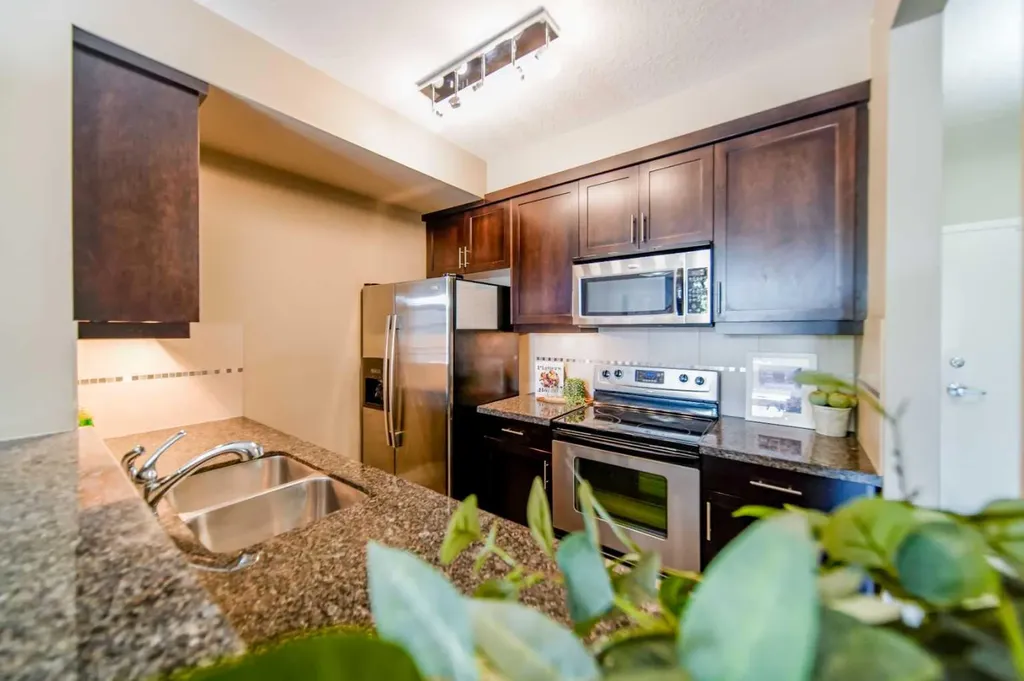 518 33 Street NW Calgary AB T2N2W4