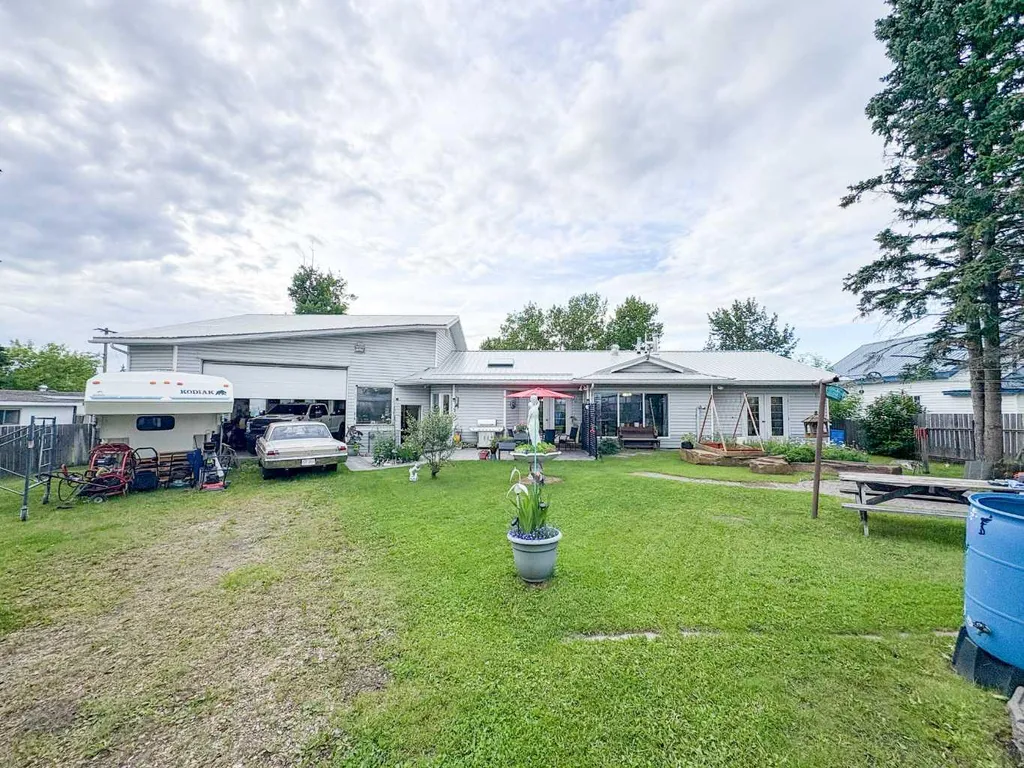 5216 51 Avenue Valleyview AB T4N 4B4