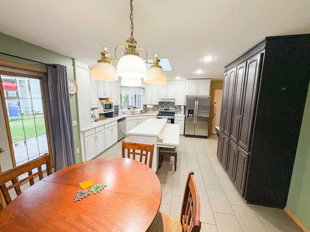 5216 51 Avenue Valleyview AB T4N 4B4