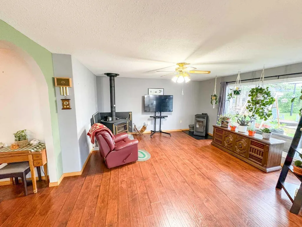 5216 51 Avenue Valleyview AB T4N 4B4