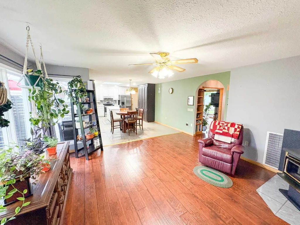 5216 51 Avenue Valleyview AB T4N 4B4
