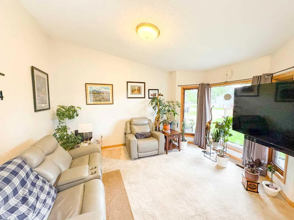 5216 51 Avenue Valleyview AB T4N 4B4