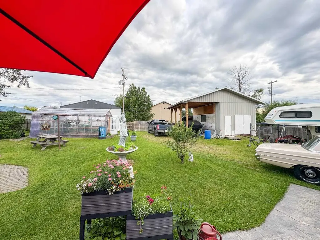 5216 51 Avenue Valleyview AB T4N 4B4