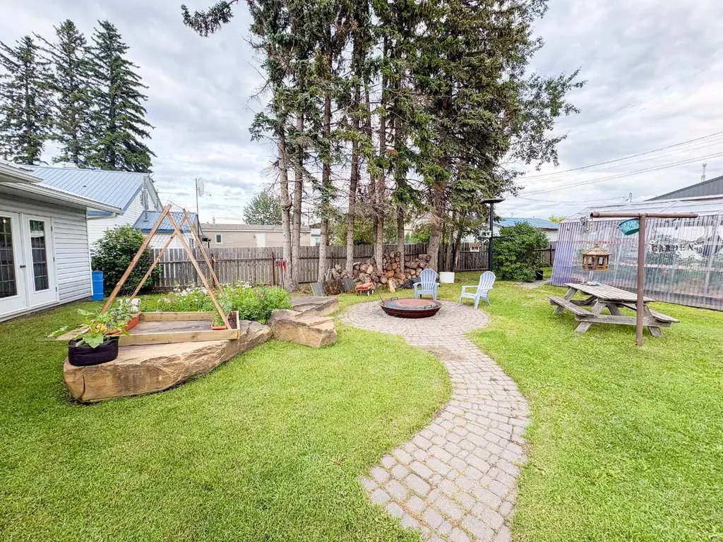 5216 51 Avenue Valleyview AB T4N 4B4
