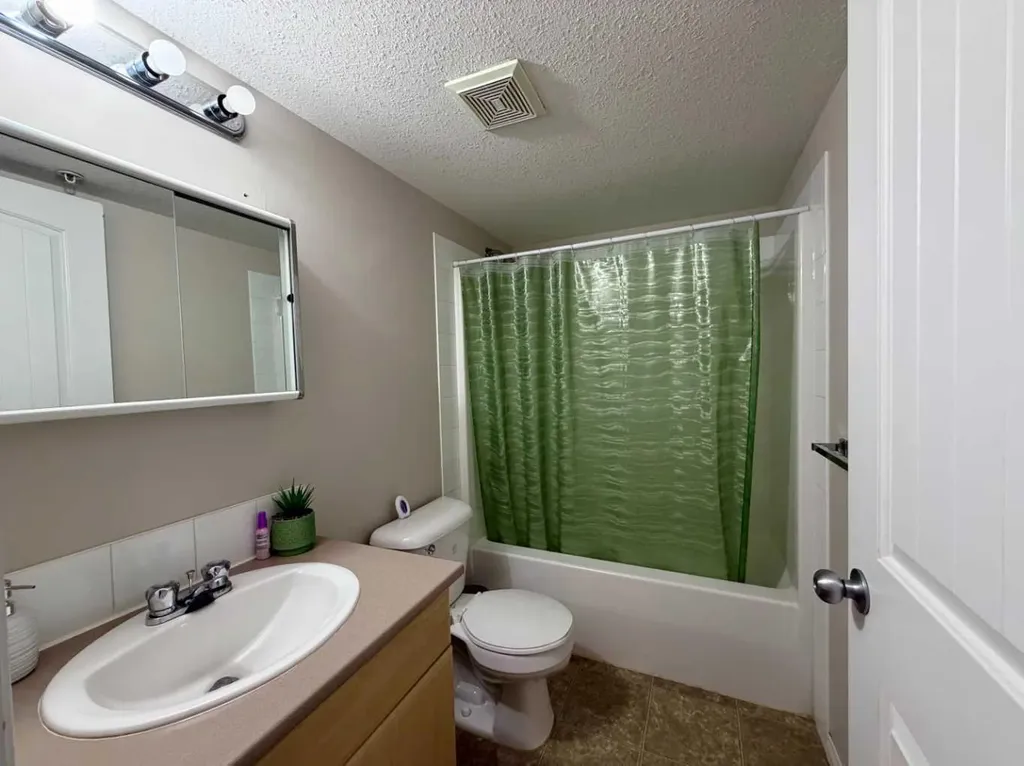 9604 Manning Avenue Fort Mcmurray AB T9H 3M7
