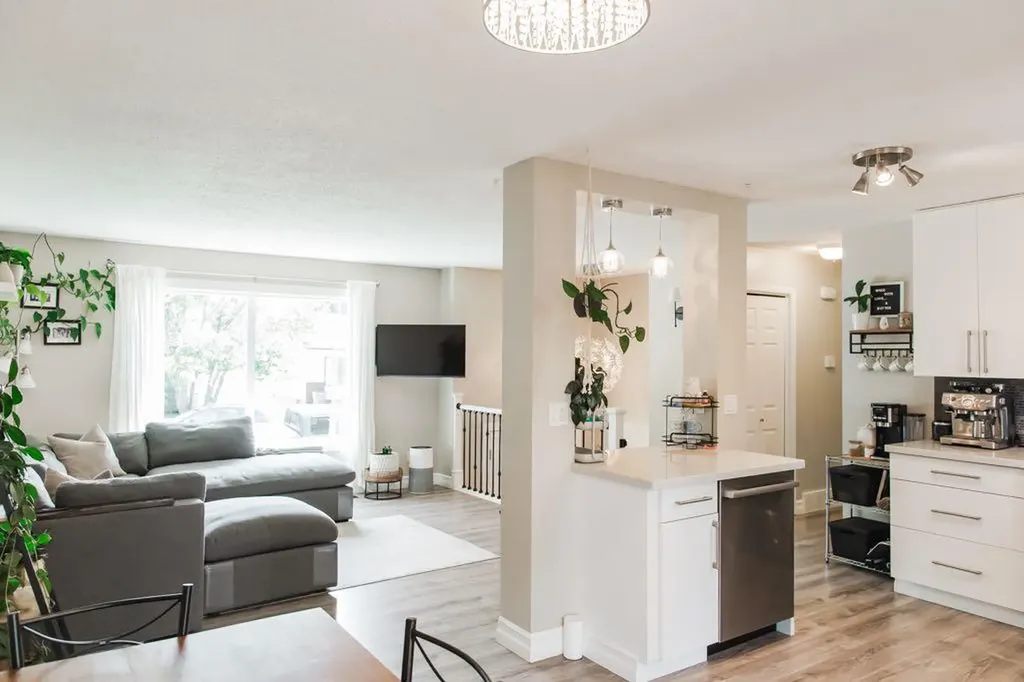 9422 64 Avenue Grande Prairie AB T8W 1B5