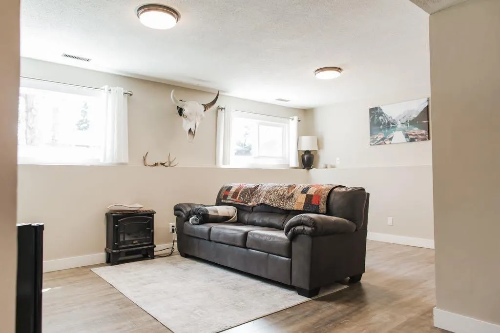9422 64 Avenue Grande Prairie AB T8W 1B5