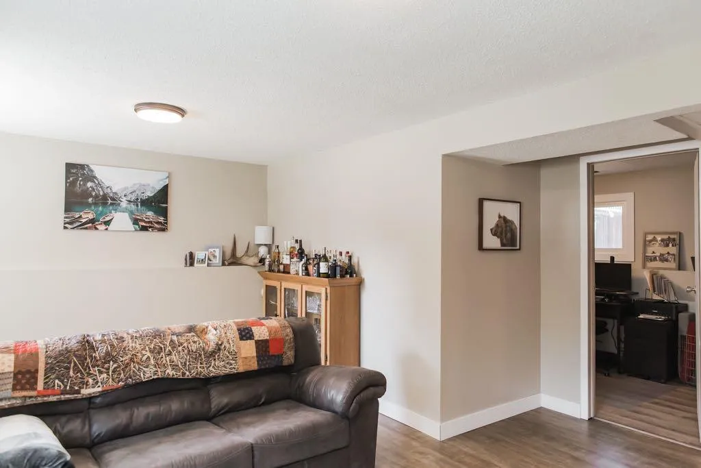 9422 64 Avenue Grande Prairie AB T8W 1B5