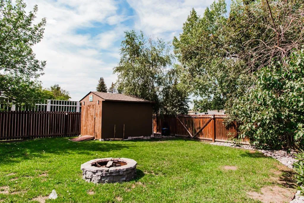 9422 64 Avenue Grande Prairie AB T8W 1B5