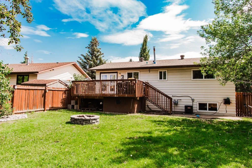 9422 64 Avenue Grande Prairie AB T8W 1B5