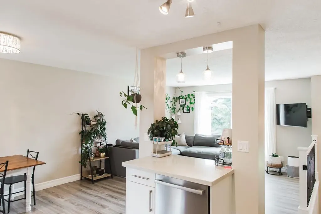 9422 64 Avenue Grande Prairie AB T8W 1B5