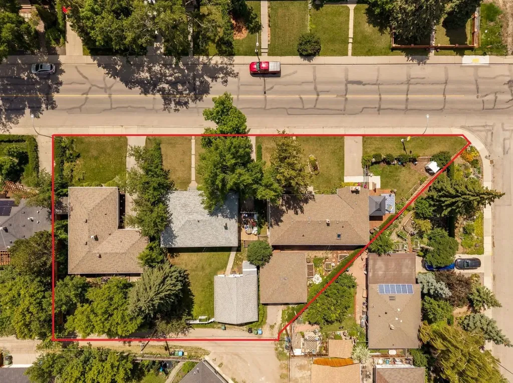 4524 26 Avenue SW Calgary AB T3E 0P9