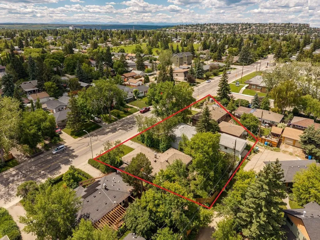 4524 26 Avenue SW Calgary AB T3E 0P9