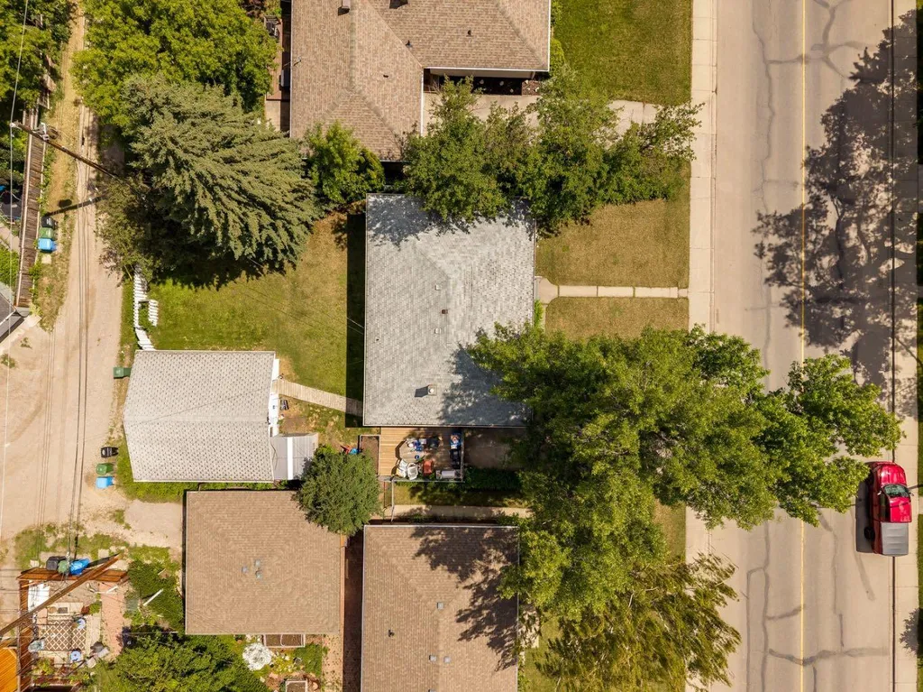 4524 26 Avenue SW Calgary AB T3E 0P9