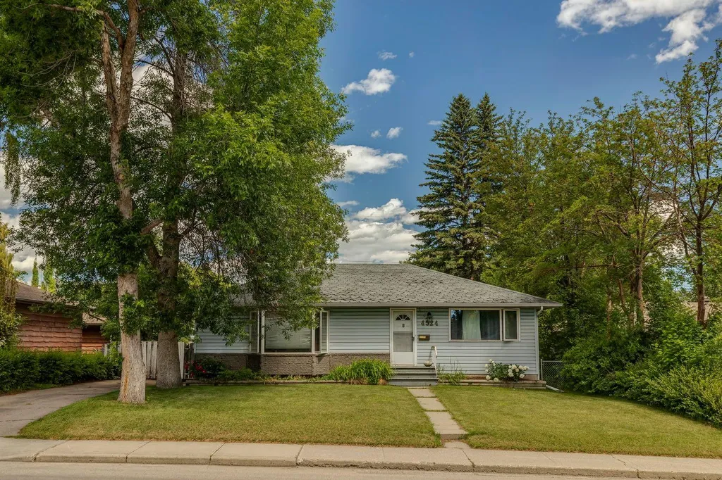 4524 26 Avenue SW Calgary AB T3E 0P9