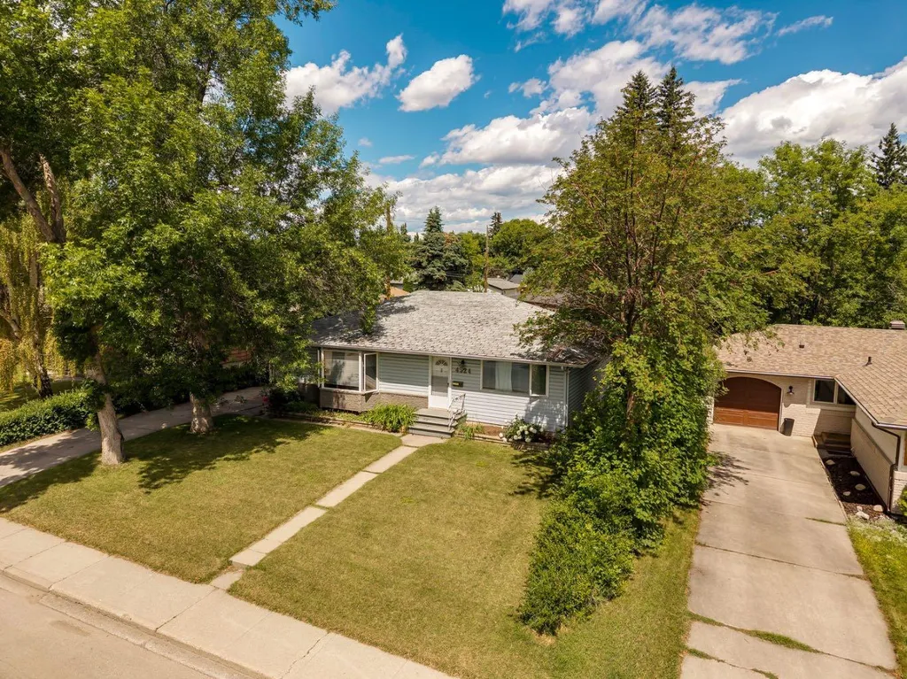 4524 26 Avenue SW Calgary AB T3E 0P9