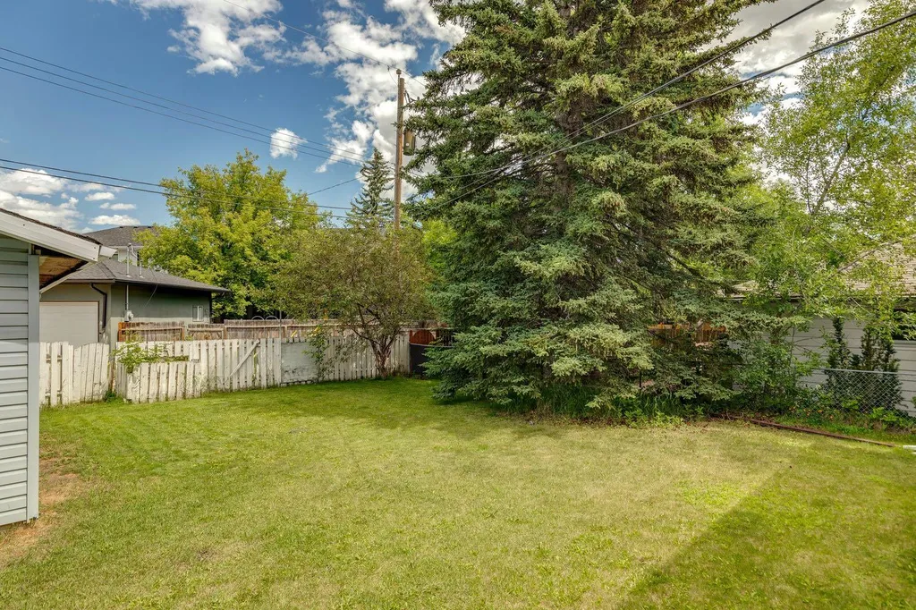 4524 26 Avenue SW Calgary AB T3E 0P9