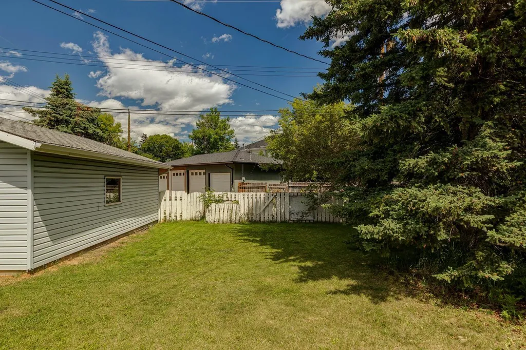 4524 26 Avenue SW Calgary AB T3E 0P9