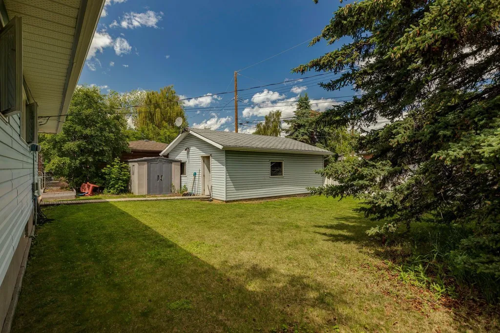 4524 26 Avenue SW Calgary AB T3E 0P9