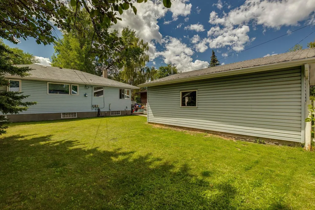 4524 26 Avenue SW Calgary AB T3E 0P9