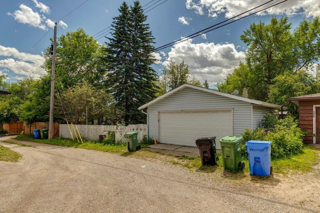 4524 26 Avenue SW Calgary AB T3E 0P9