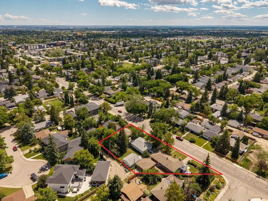 4524 26 Avenue SW Calgary AB T3E 0P9