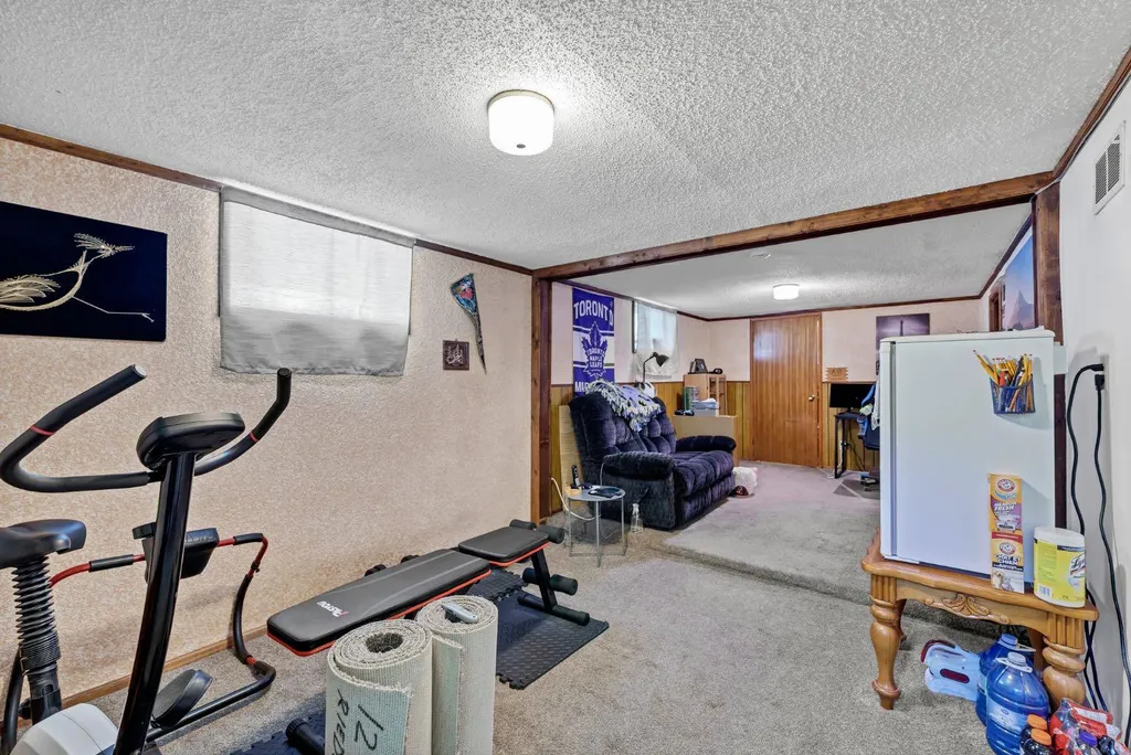 162 2 Street NE Medicine Hat AB T1A5K9