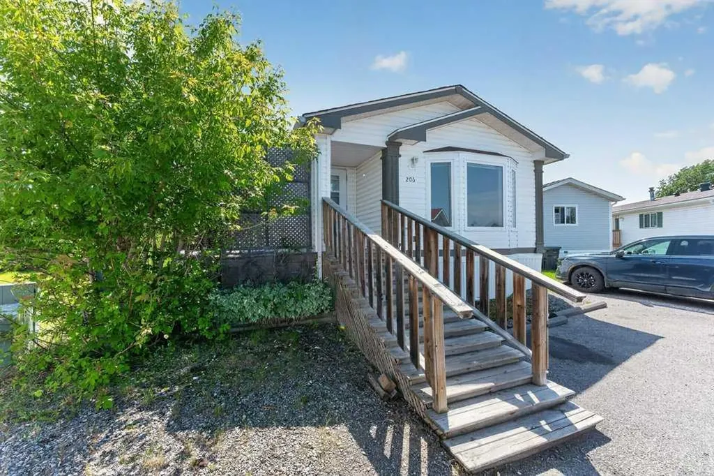 206 2 Avenue SE Diamond Valley AB T0L 0H0