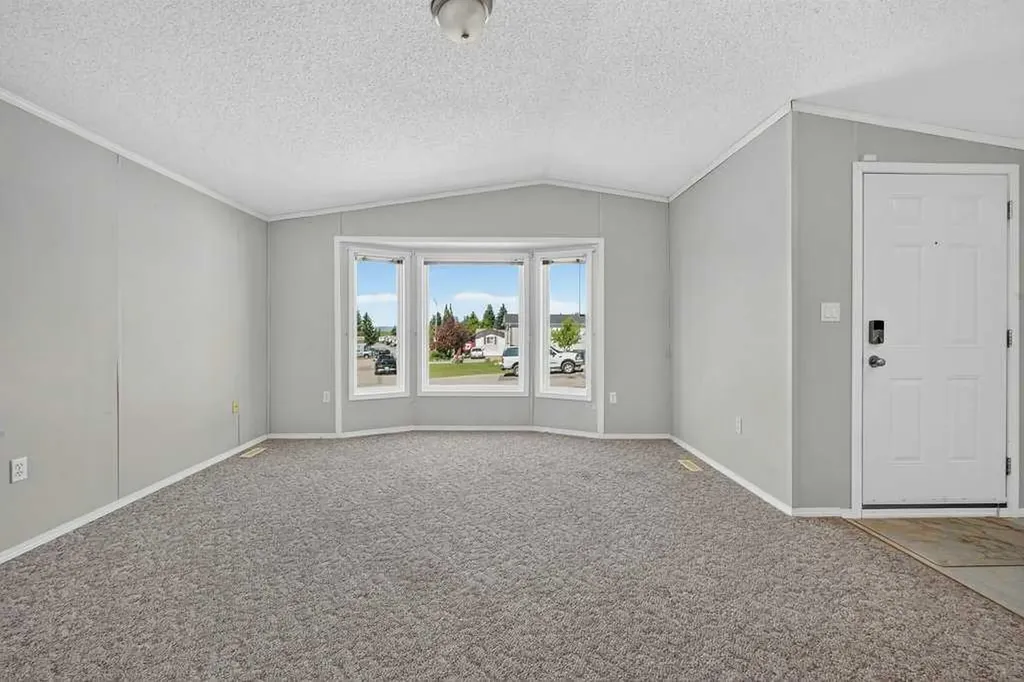 206 2 Avenue SE Diamond Valley AB T0L 0H0