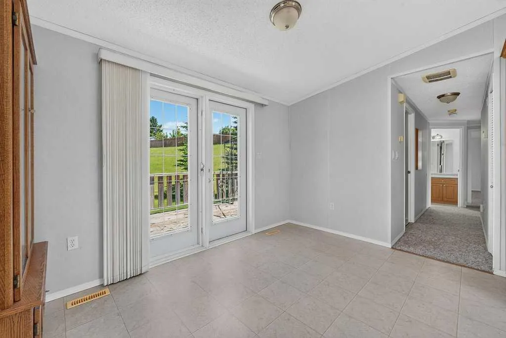 206 2 Avenue SE Diamond Valley AB T0L 0H0