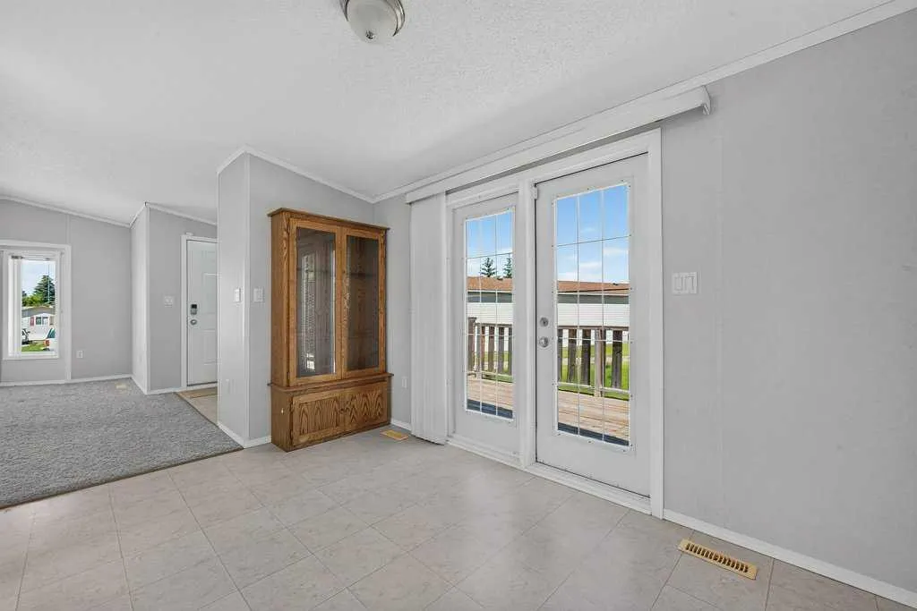 206 2 Avenue SE Diamond Valley AB T0L 0H0