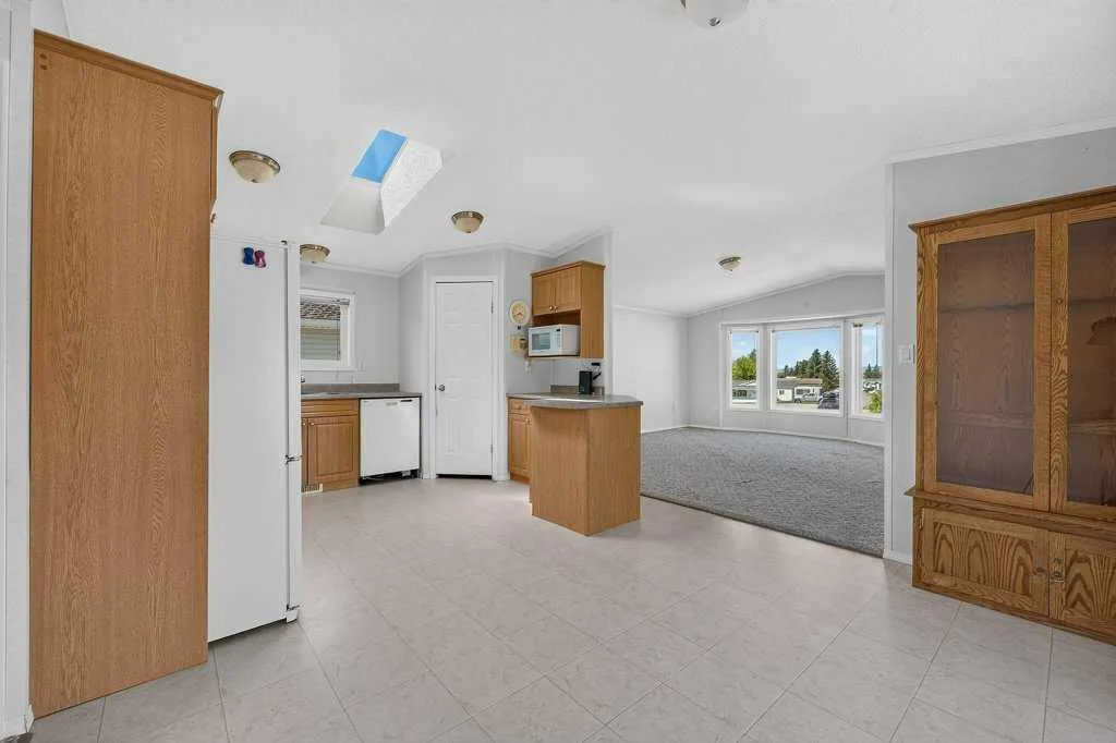 206 2 Avenue SE Diamond Valley AB T0L 0H0