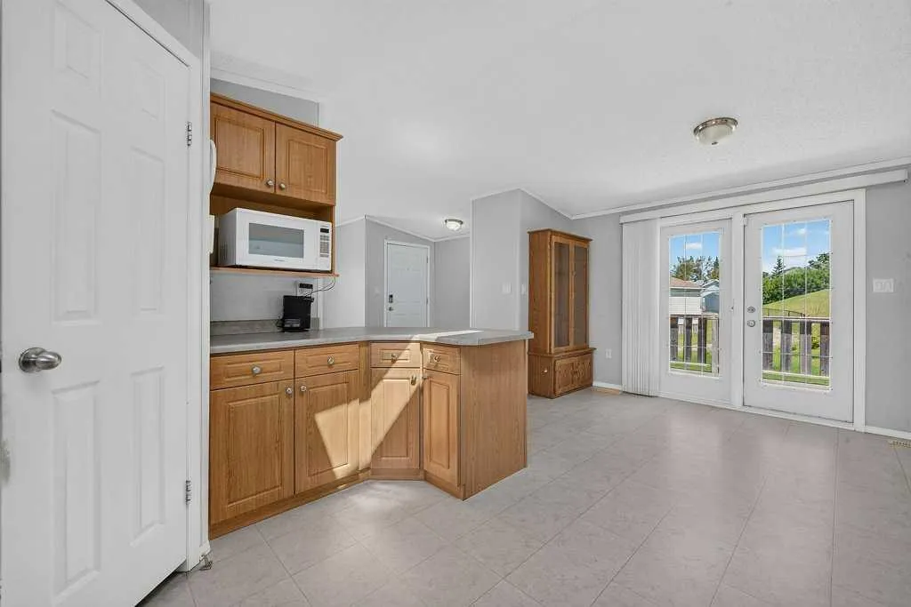 206 2 Avenue SE Diamond Valley AB T0L 0H0