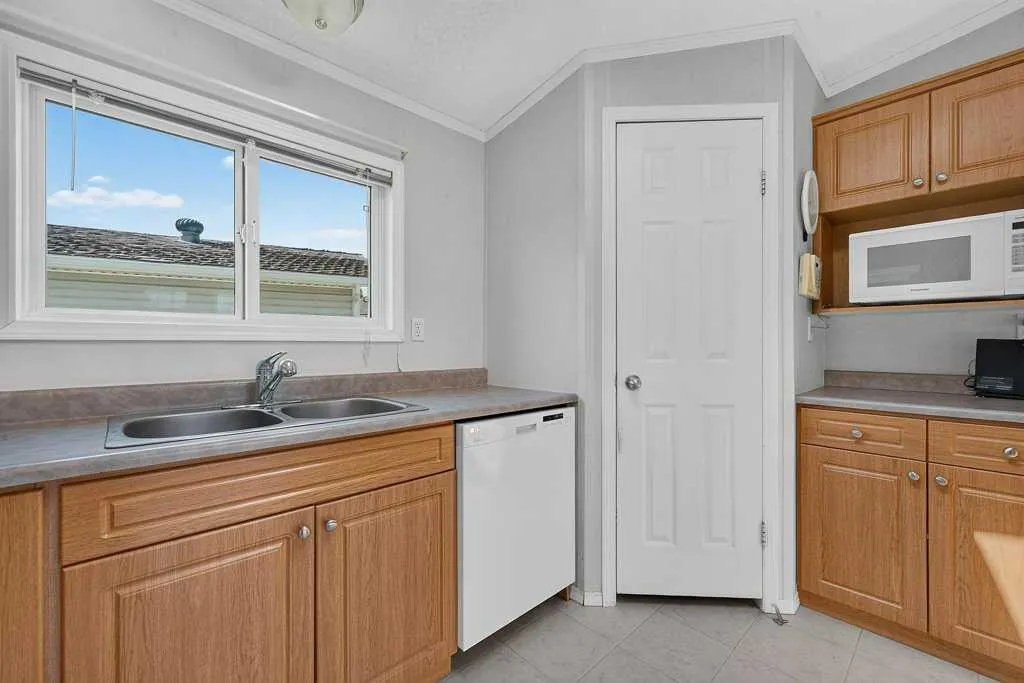 206 2 Avenue SE Diamond Valley AB T0L 0H0