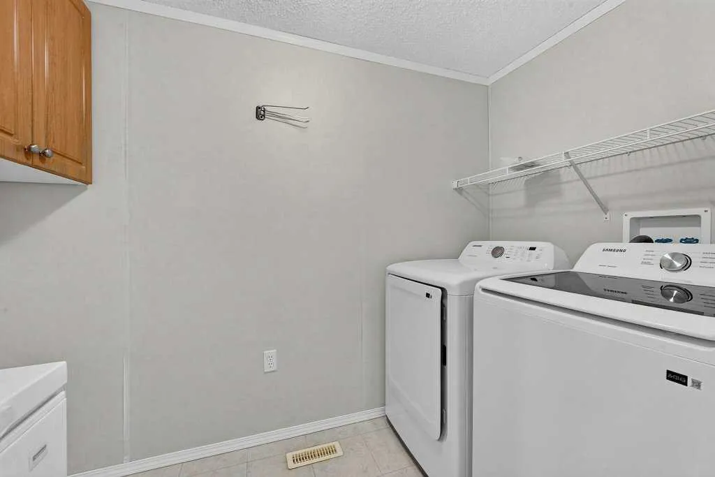 206 2 Avenue SE Diamond Valley AB T0L 0H0