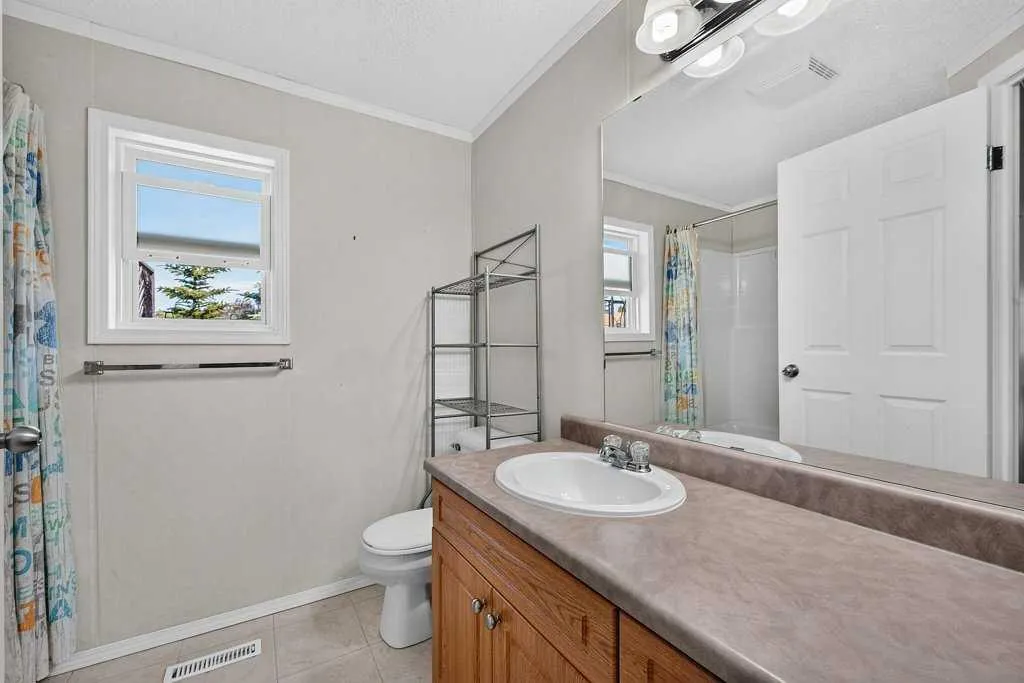 206 2 Avenue SE Diamond Valley AB T0L 0H0