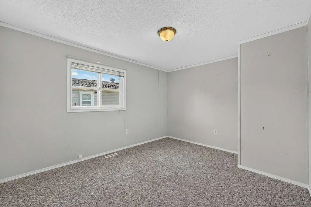 206 2 Avenue SE Diamond Valley AB T0L 0H0